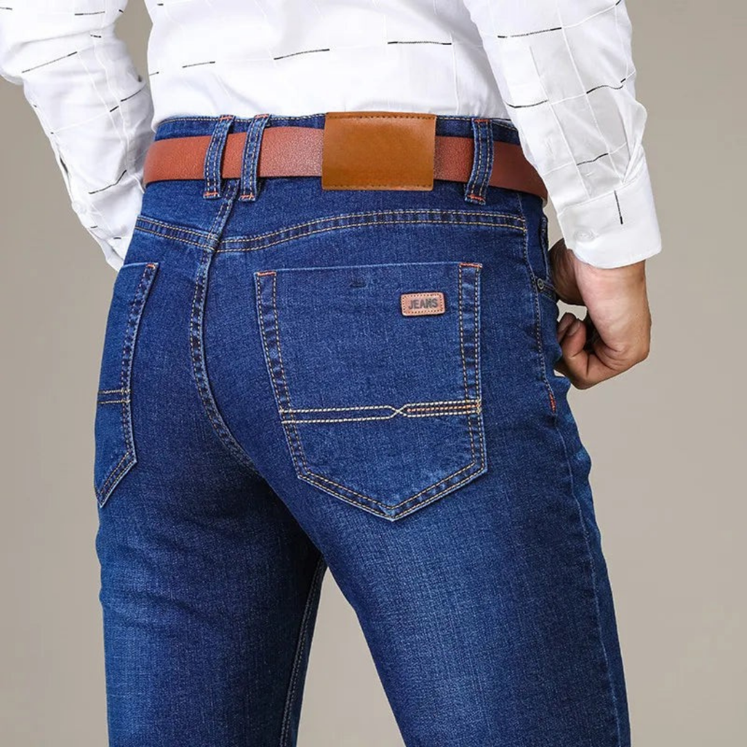 Męskie jeansy slim fit z dodatkiem stretchu – denimowe spodnie w ciemnym odcieniu, o elastycznym kroju, na co dzień i do swobodnych stylizacji