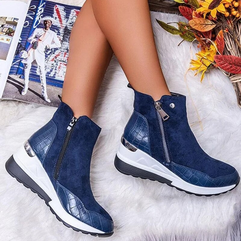 Women's waterproof ankle boots with wedge heel and fleece lining - warm boots with zipper and non-slip sole for winter and everyday wear