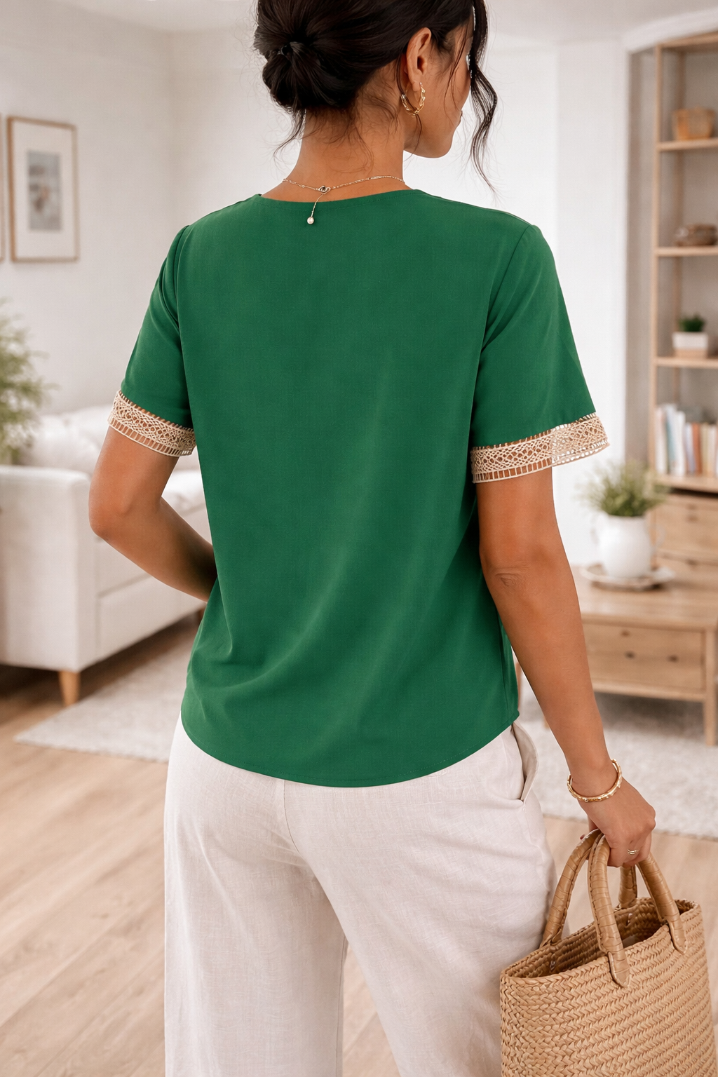 Dame Bluse Med V-Udskæring Og Dekorative Detaljer
