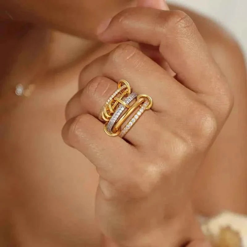 Anillo para mujer de plata de ley chapada en oro con piedras engastadas en pavé - Elegante anillo llamativo para el día a día y ocasiones especiales