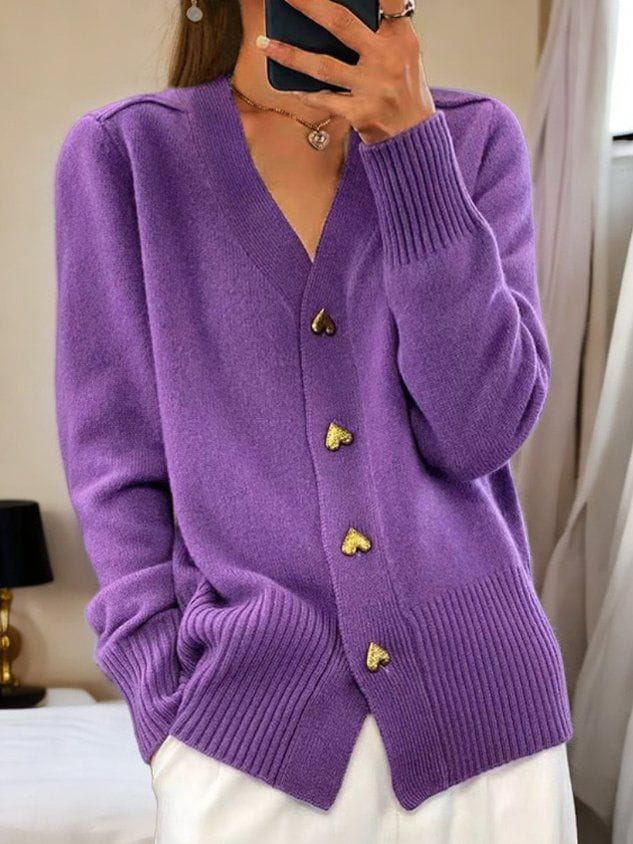 Dame Strikket Cardigan Med Hjerteformede Knapper Og V-hals – Elegant Og Feminin Strik Til Hverdagsbrug Og Lag-på-lag Styling