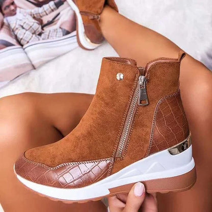 Women's waterproof ankle boots with wedge heel and fleece lining - warm boots with zipper and non-slip sole for winter and everyday wear