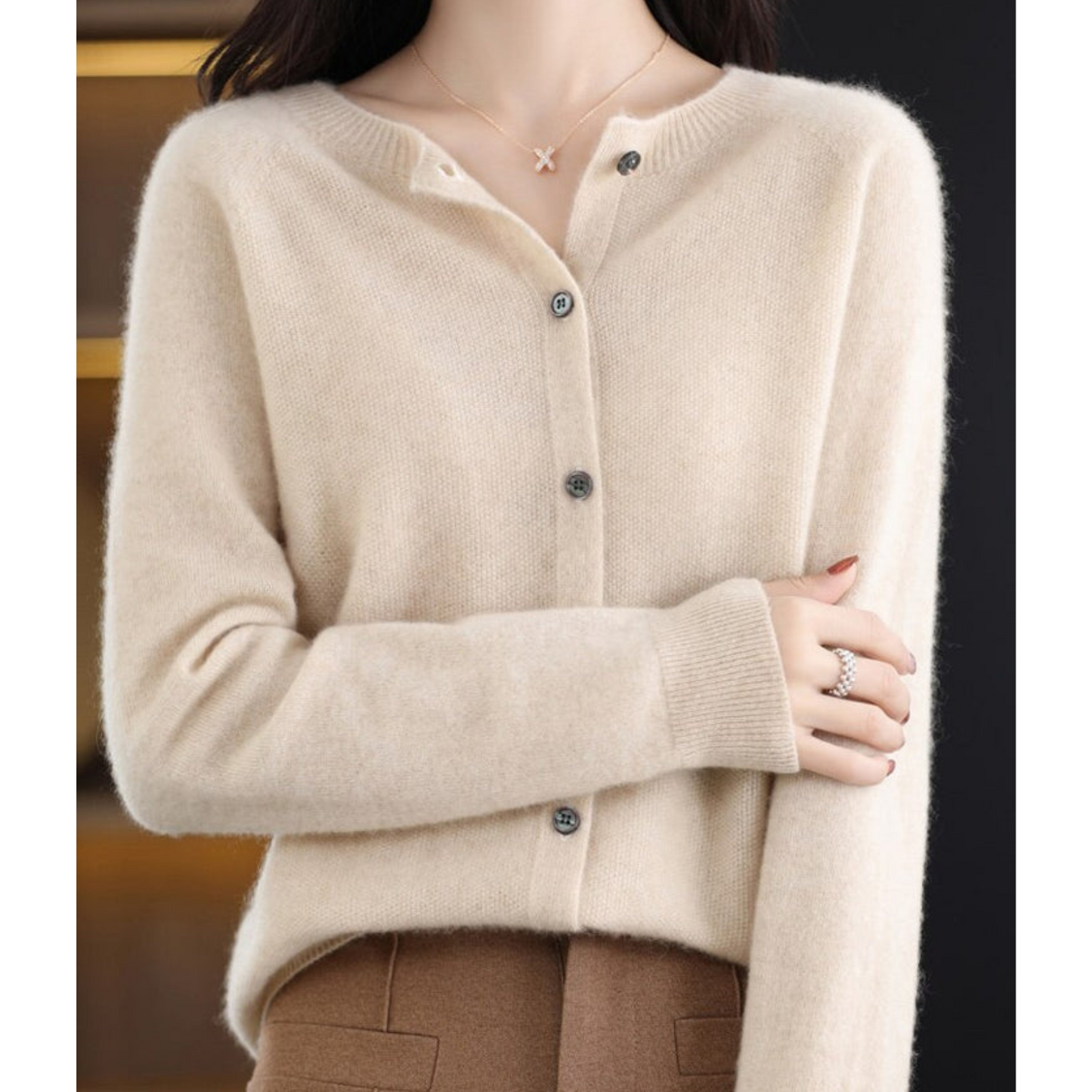 Cardigan de damă din lână merinos și cașmir – tricot elegant cu guler rotund pentru iarnă, birou, purtare zilnică și ocazii festive