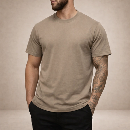 Tricou bărbătesc din bumbac, cu croială slim fit și guler rotund – piesă de bază clasică pentru purtare zilnică, timp liber și stil smart casual