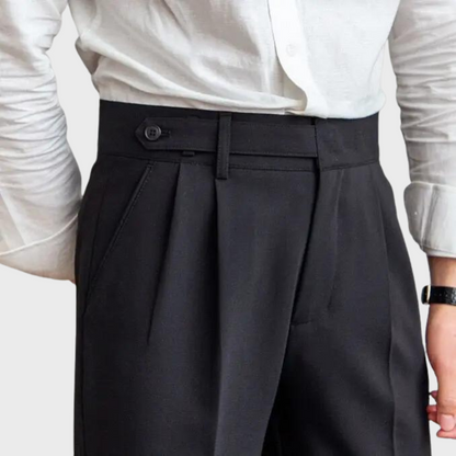 Pánské plisované kalhoty na míru – elegantní kalhoty do kanceláře, na pracovní schůzky, formální příležitosti a v elegantně ležérním stylu