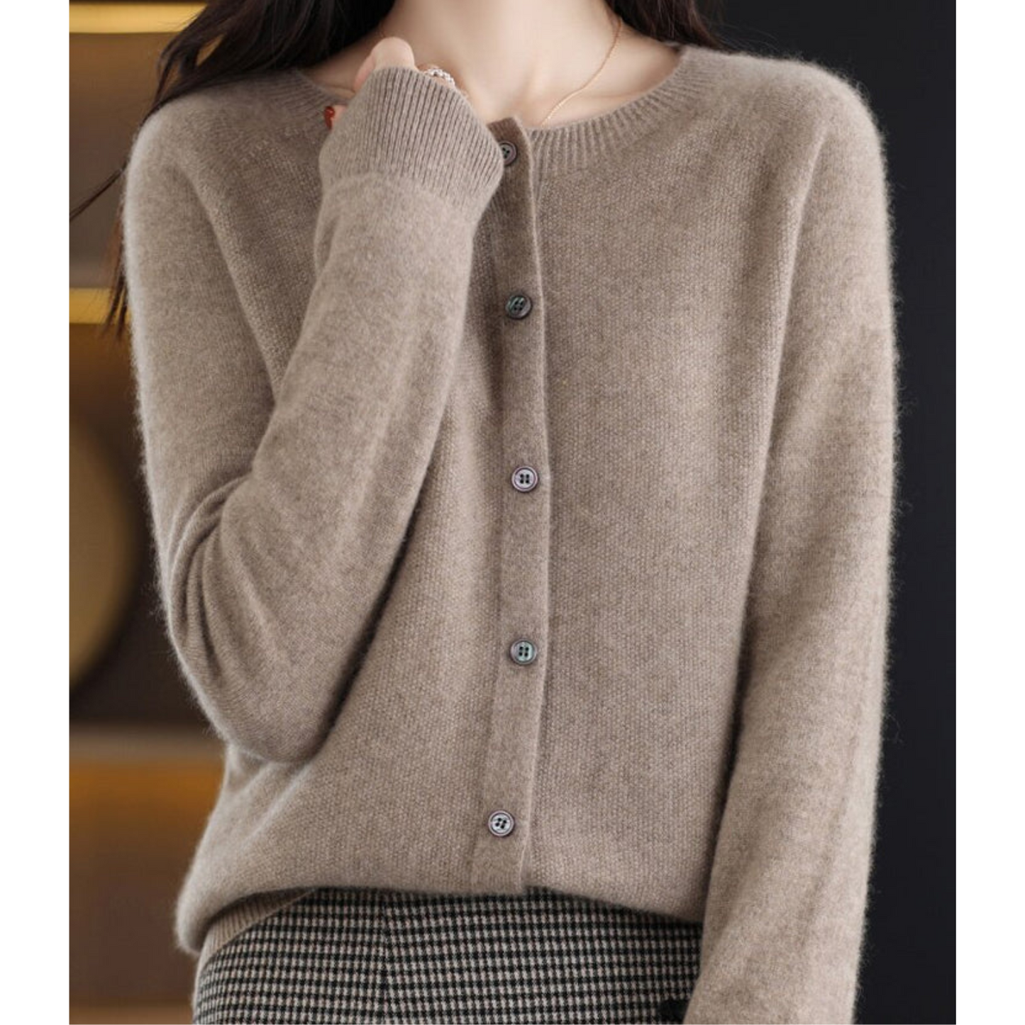 Cardigan de damă din lână merinos și cașmir – tricot elegant cu guler rotund pentru iarnă, birou, purtare zilnică și ocazii festive