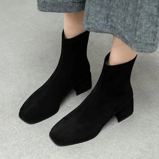 Dámské kotníkové boty na širokém podpatku se čtvercovou špičkou – minimalistické boty do práce, pro elegantní neformální styl i každodenní nošení