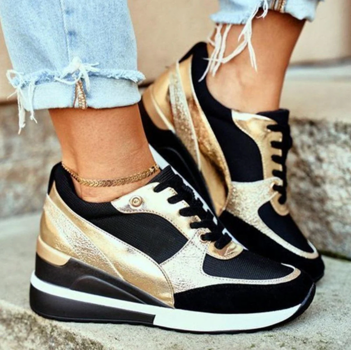 Dame Sneakers Med Skjult Kilehæl Og Mesh – Snøresko Med Metalliske Detaljer Til Smart Casual-stil Og Hverdagsbrug I Byen