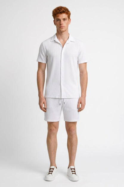 Herre Outfitsæt Med Ribbet Skjorte Shorts Og Matchende Design