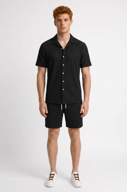 Herre Outfitsæt Med Ribbet Skjorte Shorts Og Matchende Design
