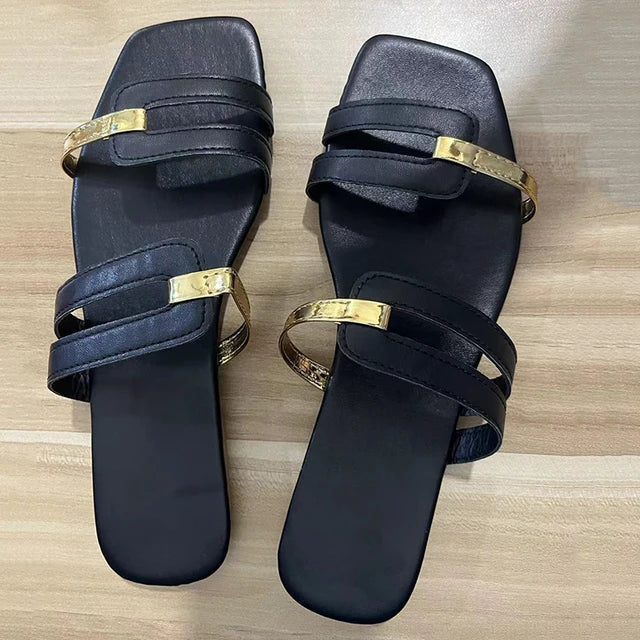 Kvinde Flade Sandaler Med Dobbeltrem Og Gulddetaljer