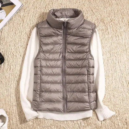 Women's Light Quilted Vest with a High Neck and Quilted Design – Practical Sleeveless Outerwear for Fall and Casual Layering