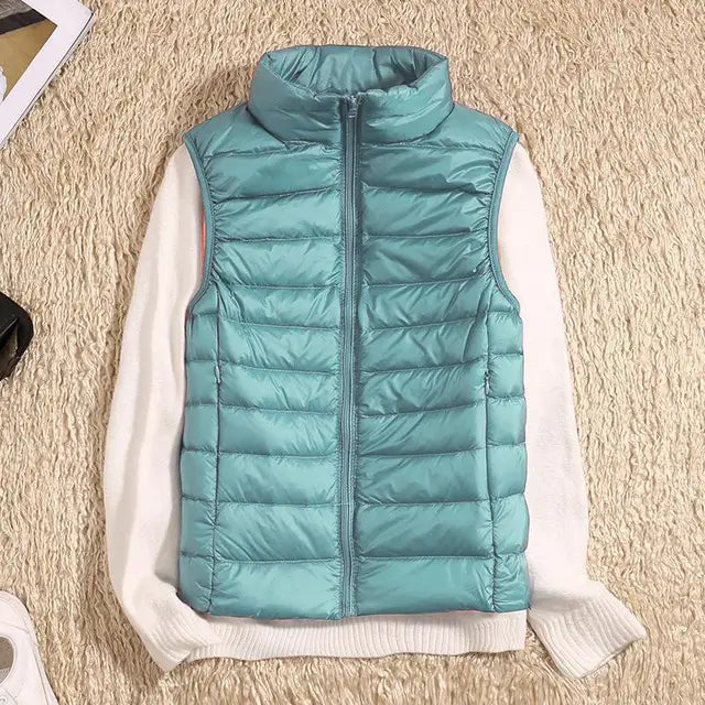 Women's Light Quilted Vest with a High Neck and Quilted Design – Practical Sleeveless Outerwear for Fall and Casual Layering