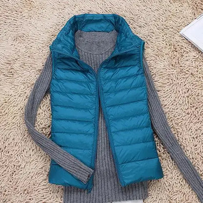 Women's Light Quilted Vest with a High Neck and Quilted Design – Practical Sleeveless Outerwear for Fall and Casual Layering