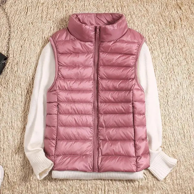 Women's Light Quilted Vest with a High Neck and Quilted Design – Practical Sleeveless Outerwear for Fall and Casual Layering