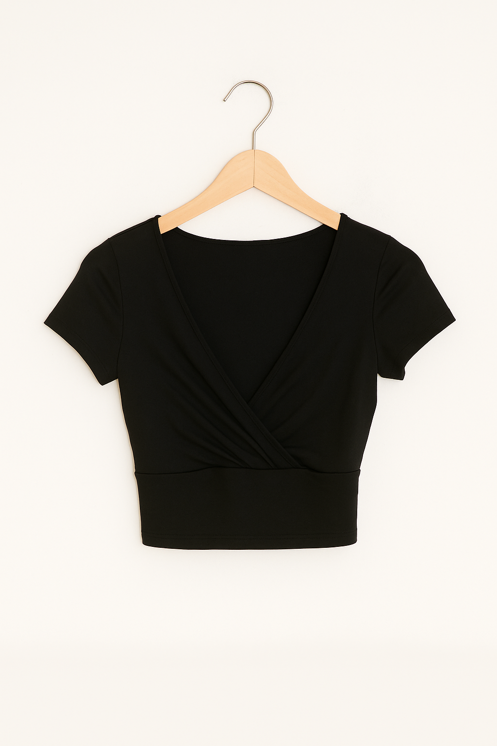 Dame Kortærmet Croptop Med Slå-om-design Og V-hals – Strækbar Og Stilfuld Sommertop Til Afslappede Outfits Og Elegante Aftenlooks