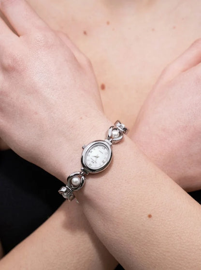 Dámské quartzové náramkové hodinky s perlovými detaily, oválným ciferníkem a zlatavým povrchem – elegantní šperkové hodinky pro každý den, na večírky i zvláštní příležitosti