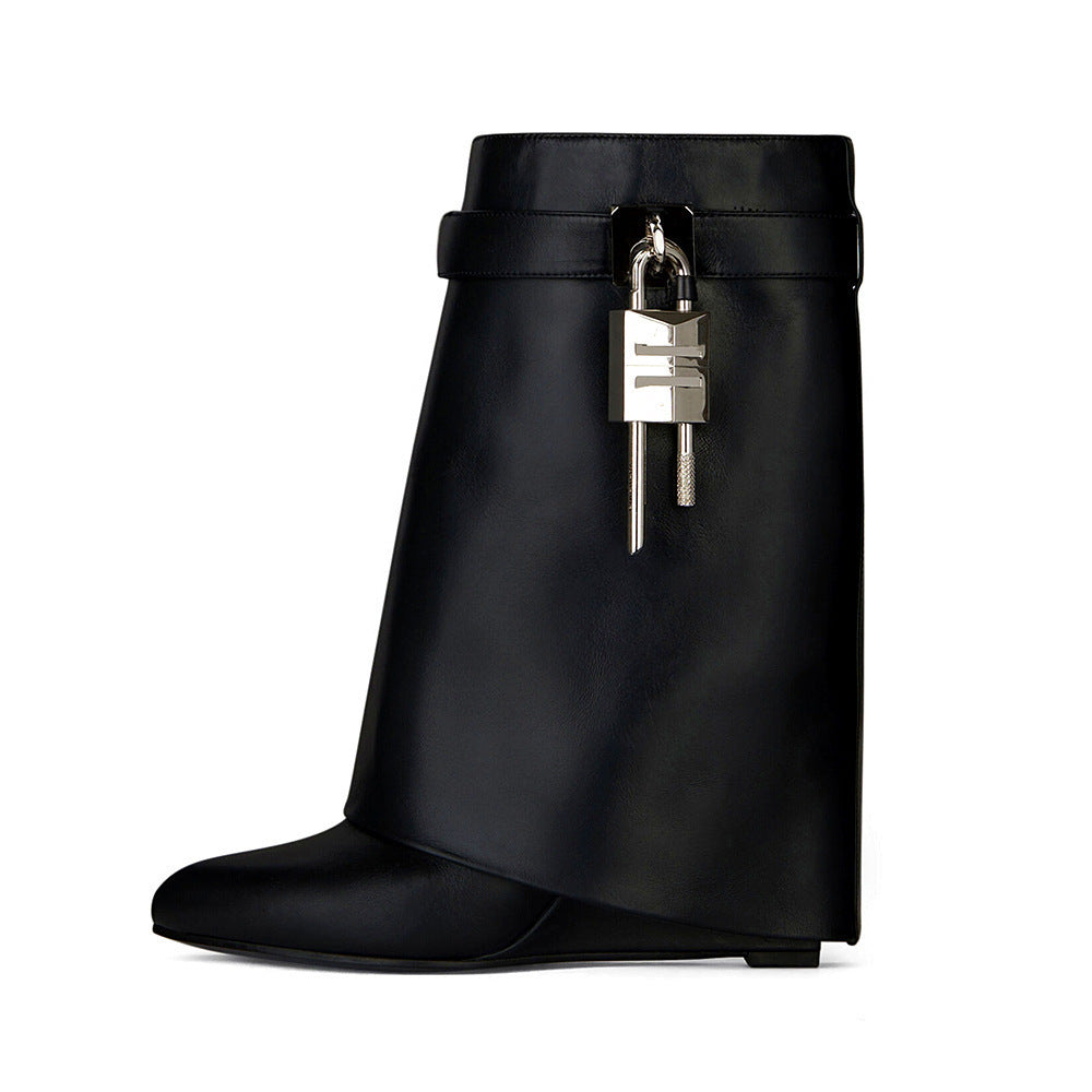 Women's round-toe ankle boots with angled heels and zippers - elegant short boots with a leather look for everyday wear and stylish outfits