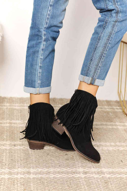 Women's Western Boots with Fringe and Pointed Toe – Ankle Boots with Block Heel and Tassel Details for Fall and Casual Everyday Wear