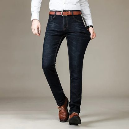 Męskie jeansy slim fit z dodatkiem stretchu – denimowe spodnie w ciemnym odcieniu, o elastycznym kroju, na co dzień i do swobodnych stylizacji