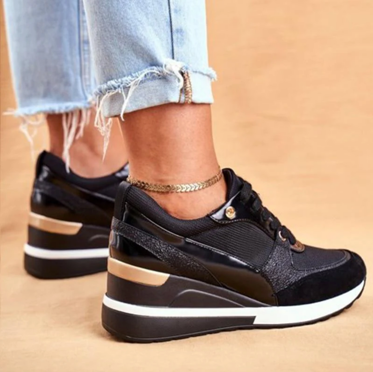 Dame Sneakers Med Skjult Kilehæl Og Mesh – Snøresko Med Metalliske Detaljer Til Smart Casual-stil Og Hverdagsbrug I Byen