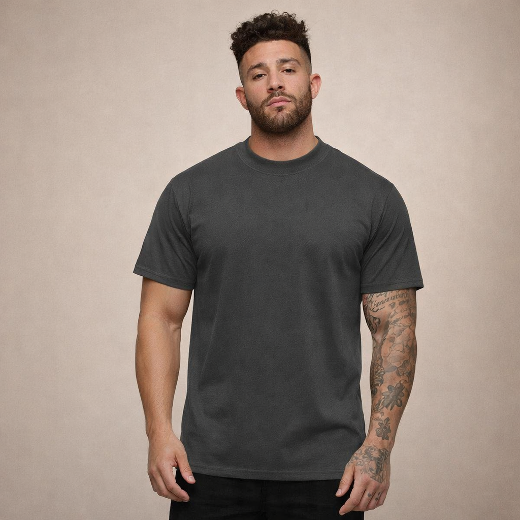 Tricou bărbătesc din bumbac, cu croială slim fit și guler rotund – piesă de bază clasică pentru purtare zilnică, timp liber și stil smart casual
