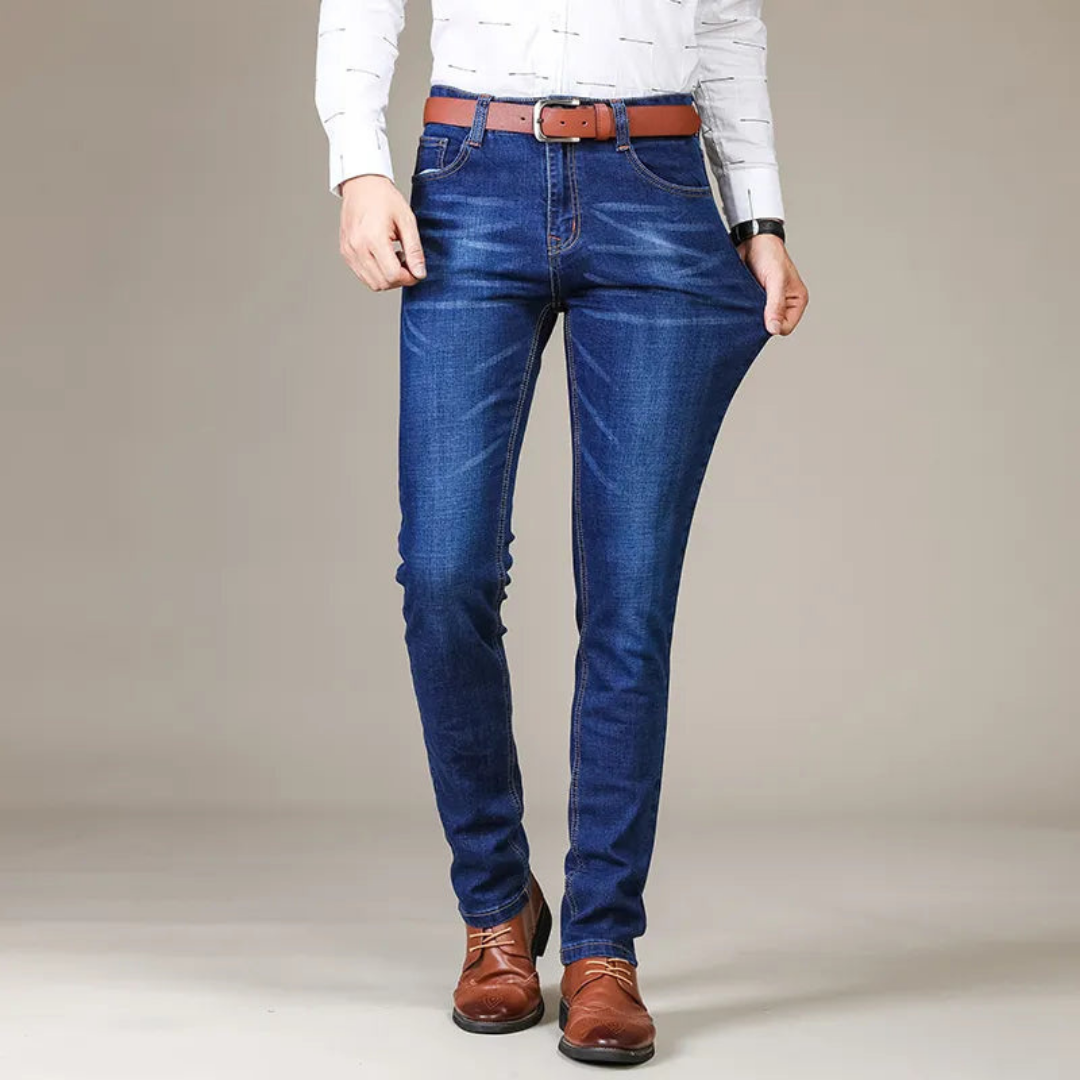 Męskie jeansy slim fit z dodatkiem stretchu – denimowe spodnie w ciemnym odcieniu, o elastycznym kroju, na co dzień i do swobodnych stylizacji