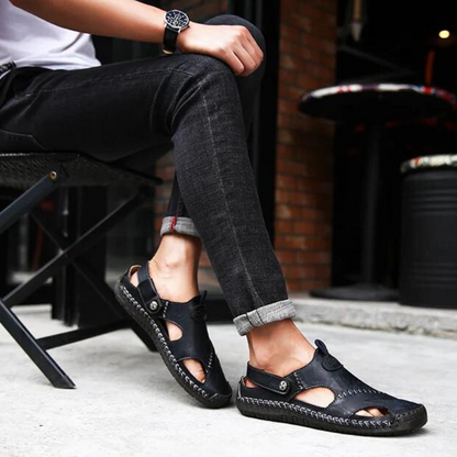Sandalias de cuero para hombre con puntera cerrada y suela antideslizante – Calzado cómodo de verano para caminar, tiempo libre, vacaciones y uso diario