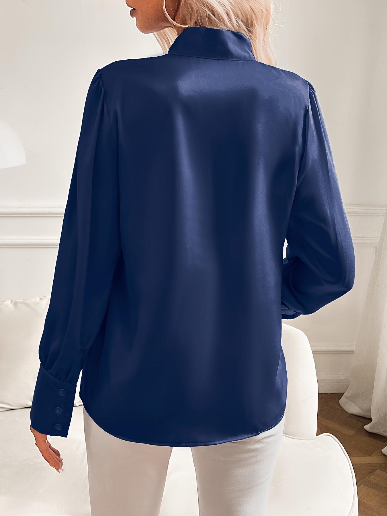 Damebluse I Satin Med Sløjfehals Og Statement-Ærmer