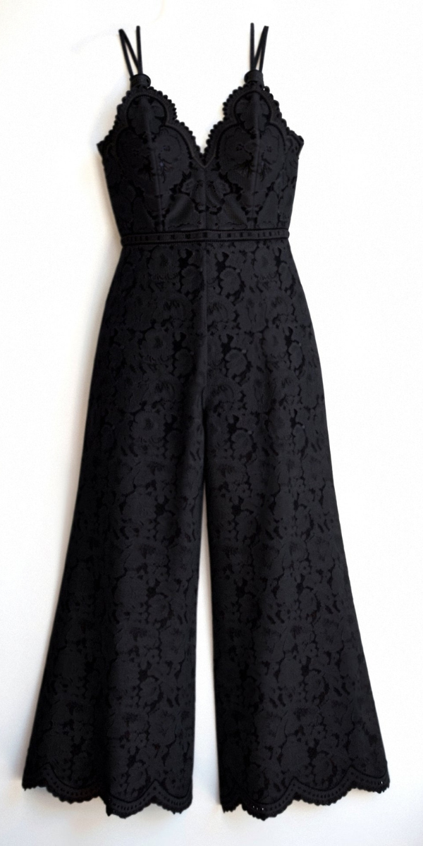 Dame Jumpsuit Med Brede Ben, Blondedetaljer Og V-hals – Elegant Heldragt Med Spaghettistropper Til Bryllupper, Aftenarrangementer Og Festlige Anledninger