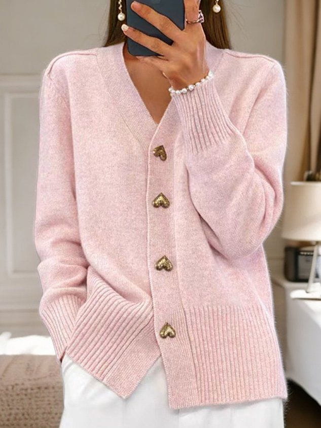 Dame Strikket Cardigan Med Hjerteformede Knapper Og V-hals – Elegant Og Feminin Strik Til Hverdagsbrug Og Lag-på-lag Styling