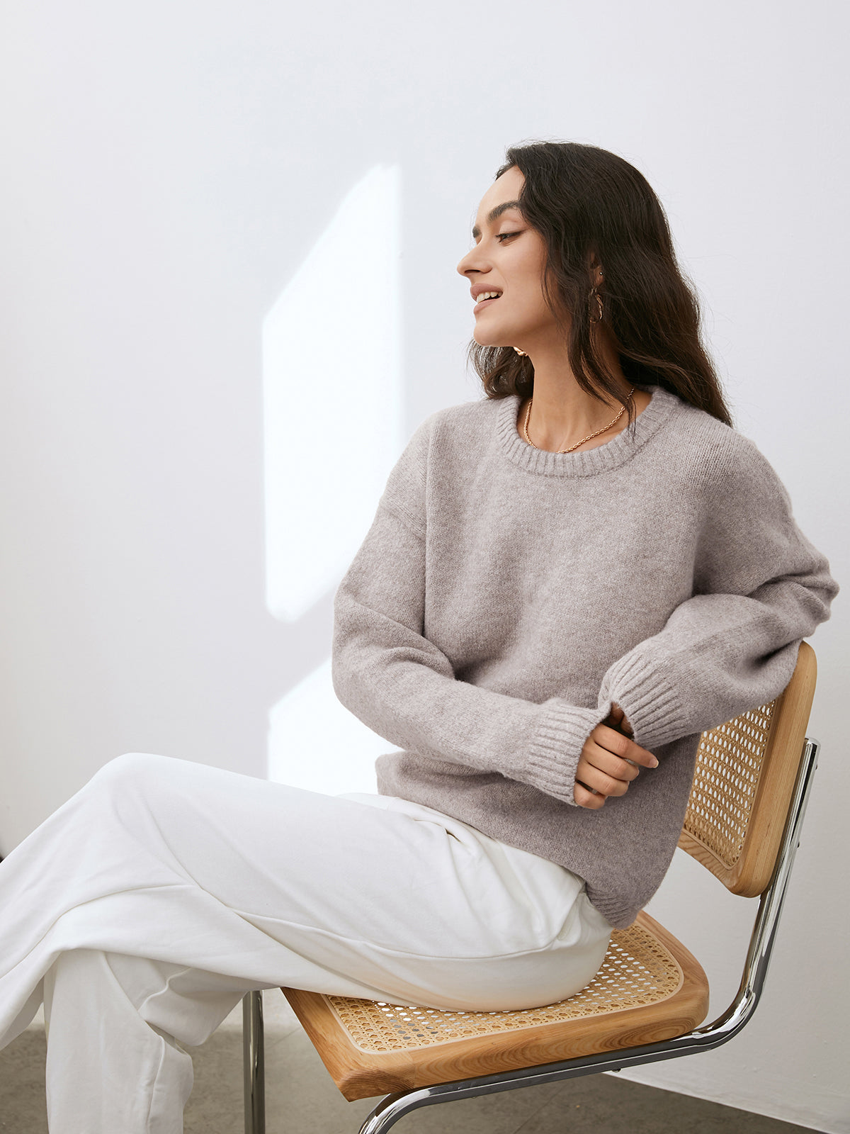 Dame Let Rundhalset Sweater – Blød Afslappet Strik Til Hverdagsbrug