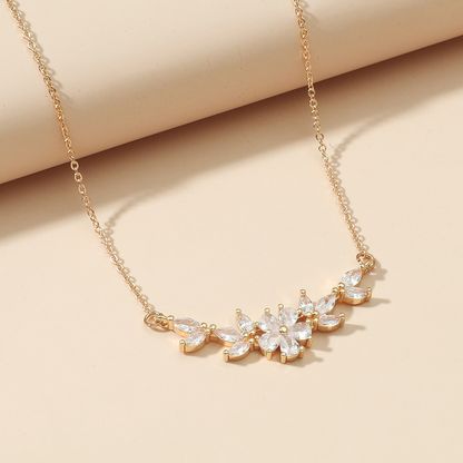Women's flower necklace with cubic zirconia, a silver-colored chain, and a sparkling crystal pendant – delicate jewelry for everyday wear, parties, and special occasions