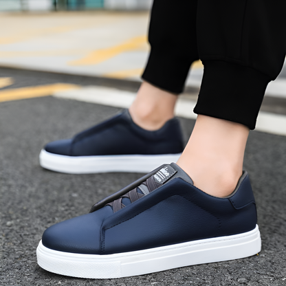 Men’s sneakers in smooth leather with elastic laces – modern sneakers with a sturdy sole for everyday wear, leisure, and casual outfits