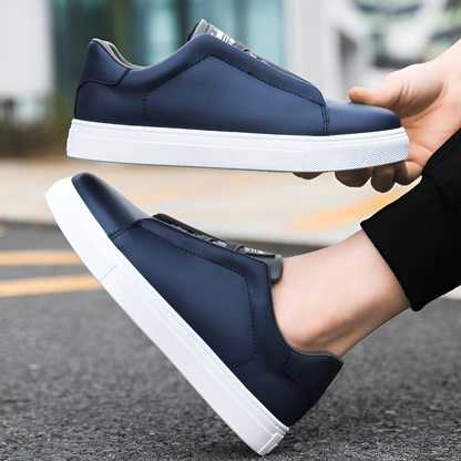 Men’s sneakers in smooth leather with elastic laces – modern sneakers with a sturdy sole for everyday wear, leisure, and casual outfits