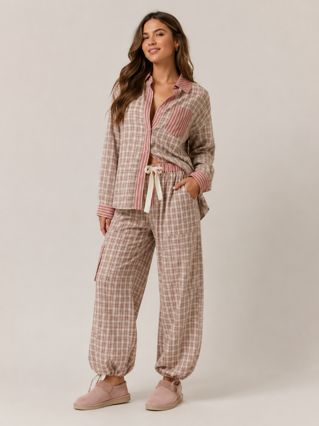 Conjunto de pijama de cuadros para mujer con camisa holgada abotonada y pantalones jogger con cordón - Pijama cómodo para dormir, estar en casa y relajarse