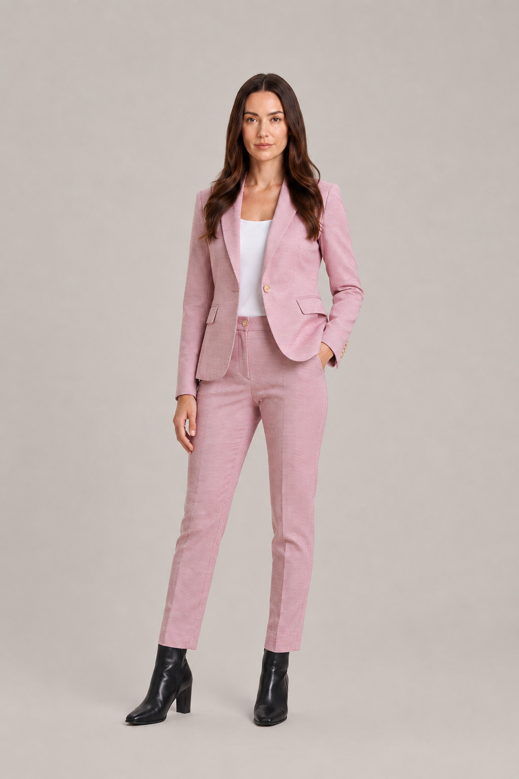 Damski garnitur z dopasowaną jednorzędową marynarką i spodniami z prostymi nogawkami - elegancki garnitur do biura, biznesowych stylizacji i stylu smart casual