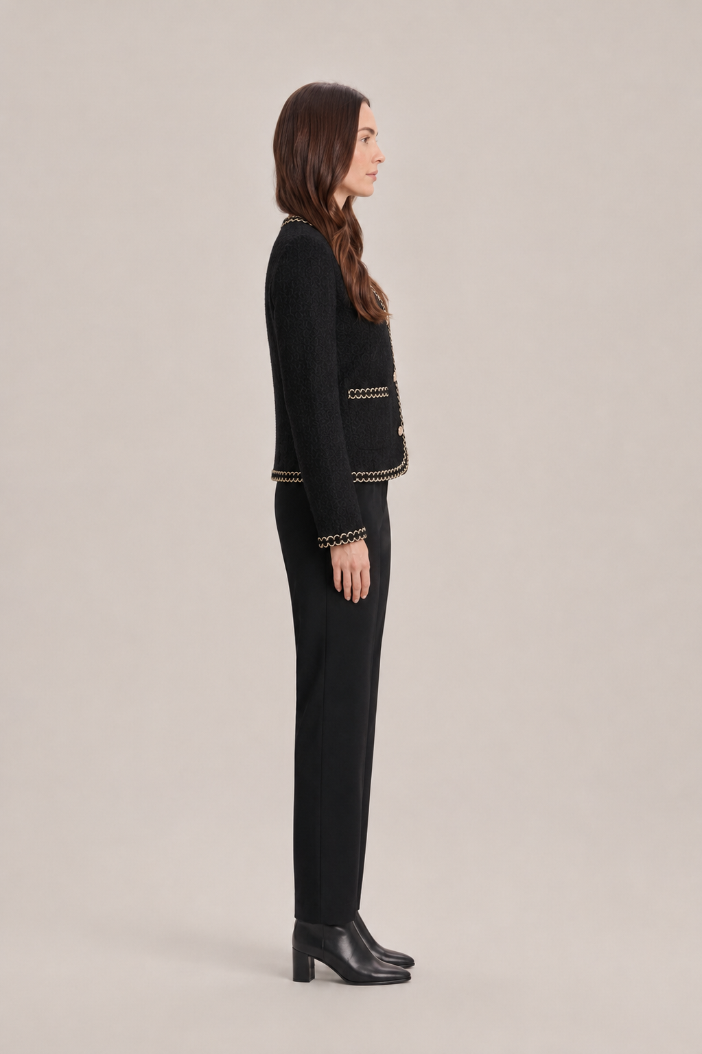 Chaqueta de tweed entallada de mujer con cuello redondo, botones de perlas y detalles de cadena - Blazer elegante para el trabajo, cenas y ocasiones especiales