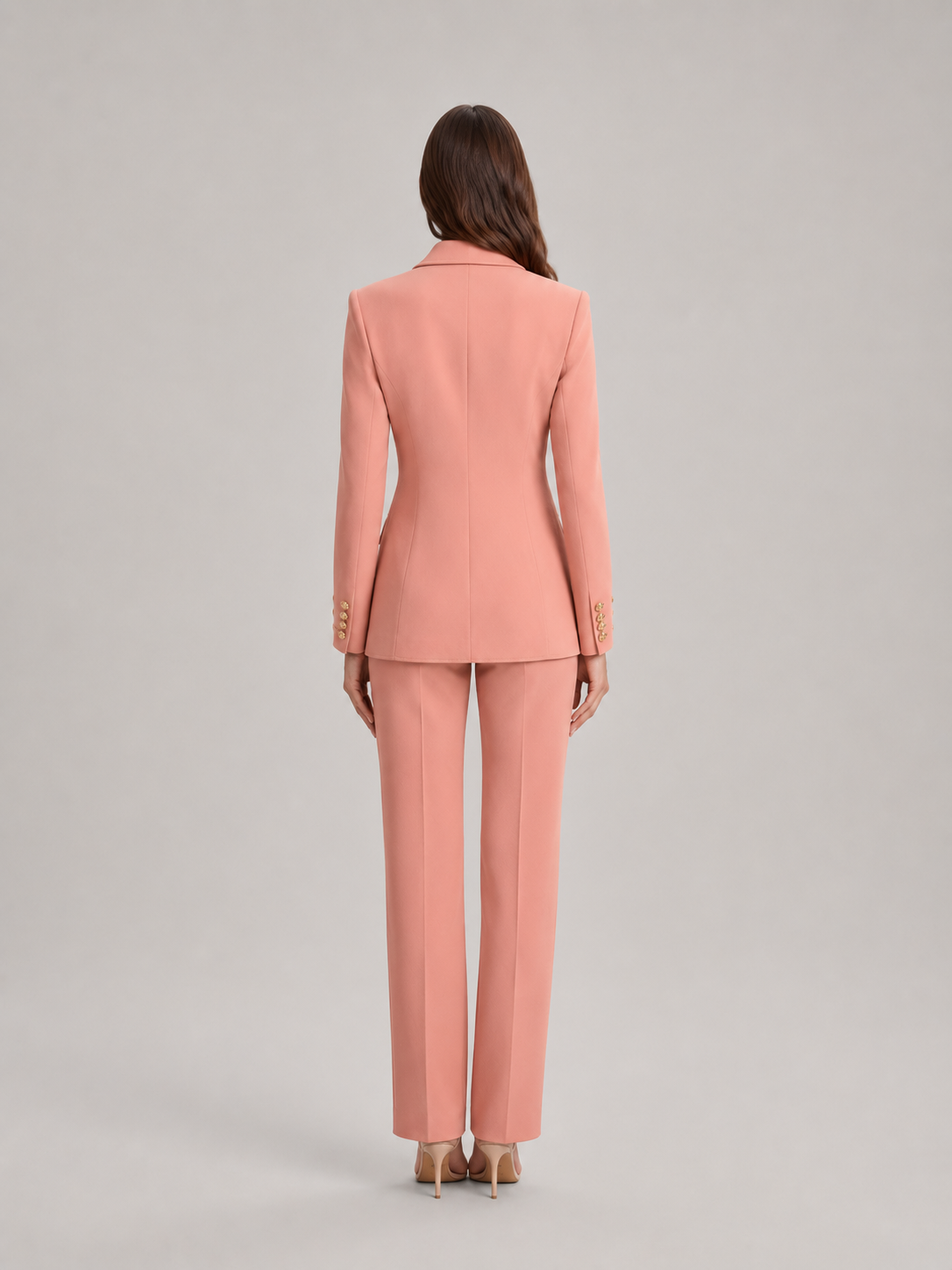Traje de pantalón sastre de mujer con blazer entallado, botones florales dorados y pantalones de pierna ancha - Conjunto elegante para la oficina, el trabajo y un estilo smart casual