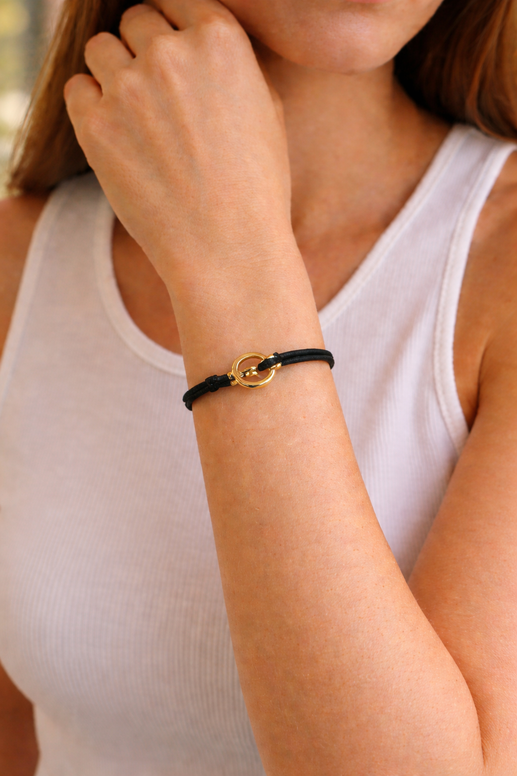 Dame Justerbart Armbånd Med Metalring Og Snordesign
