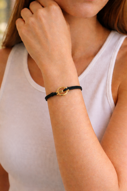 Dame Justerbart Armbånd Med Metalring Og Snordesign
