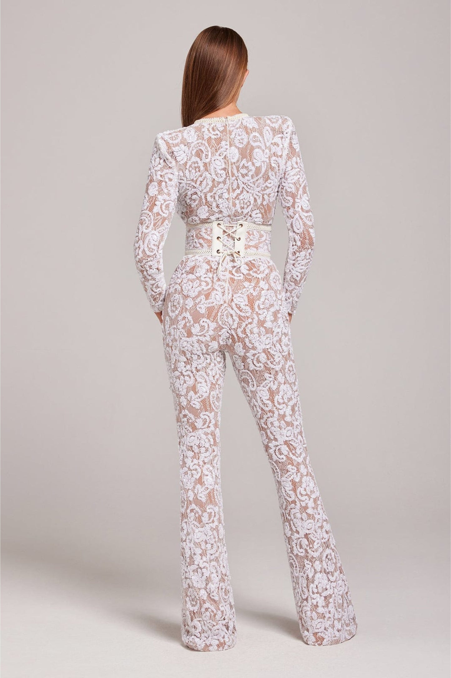 Dame Blonde Jumpsuit Med Pailletdetaljer Og Lange Ærmer
