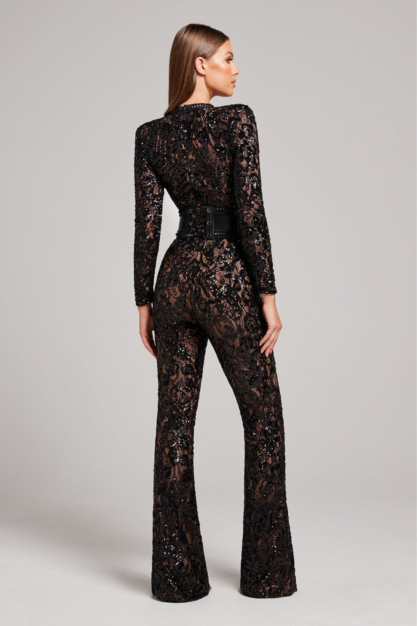 Dame Blonde Jumpsuit Med Pailletdetaljer Og Lange Ærmer