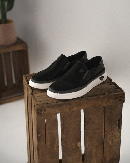 Men's Leather Slip-On Sneakers with a Lightweight Design – Stylish Everyday Shoes for Leisure, Walking, and Smart-Casual Outfits