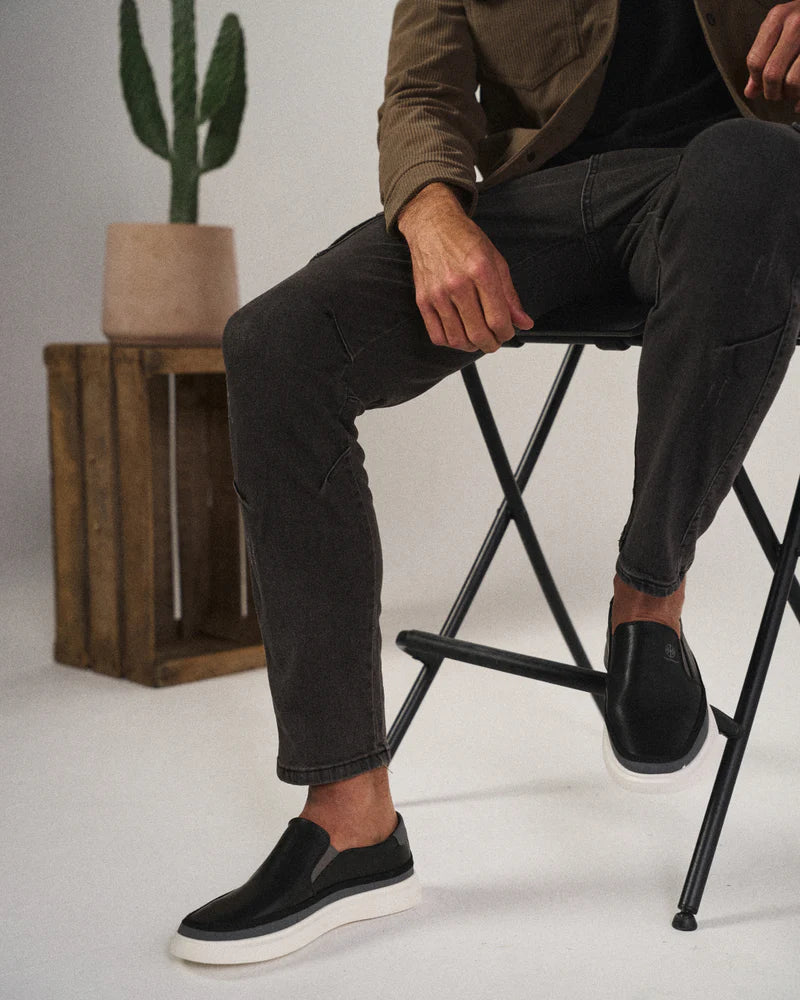 Men's Leather Slip-On Sneakers with a Lightweight Design – Stylish Everyday Shoes for Leisure, Walking, and Smart-Casual Outfits