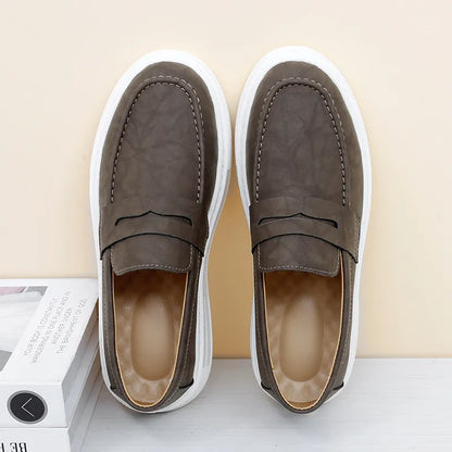 Męskie mokasyny typu loafer z fasonem penny i solidną podeszwą – klasyczne wsuwane buty do biura, na co dzień, na czas wolny i do eleganckiego stylu casual