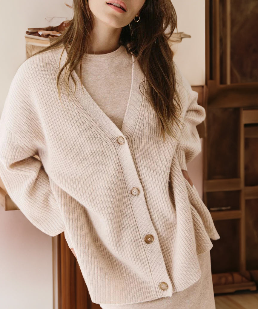 Dame Oversized Strikcardigan – Blødt Lag Med Knaplukning Til Efterår Og Vinter