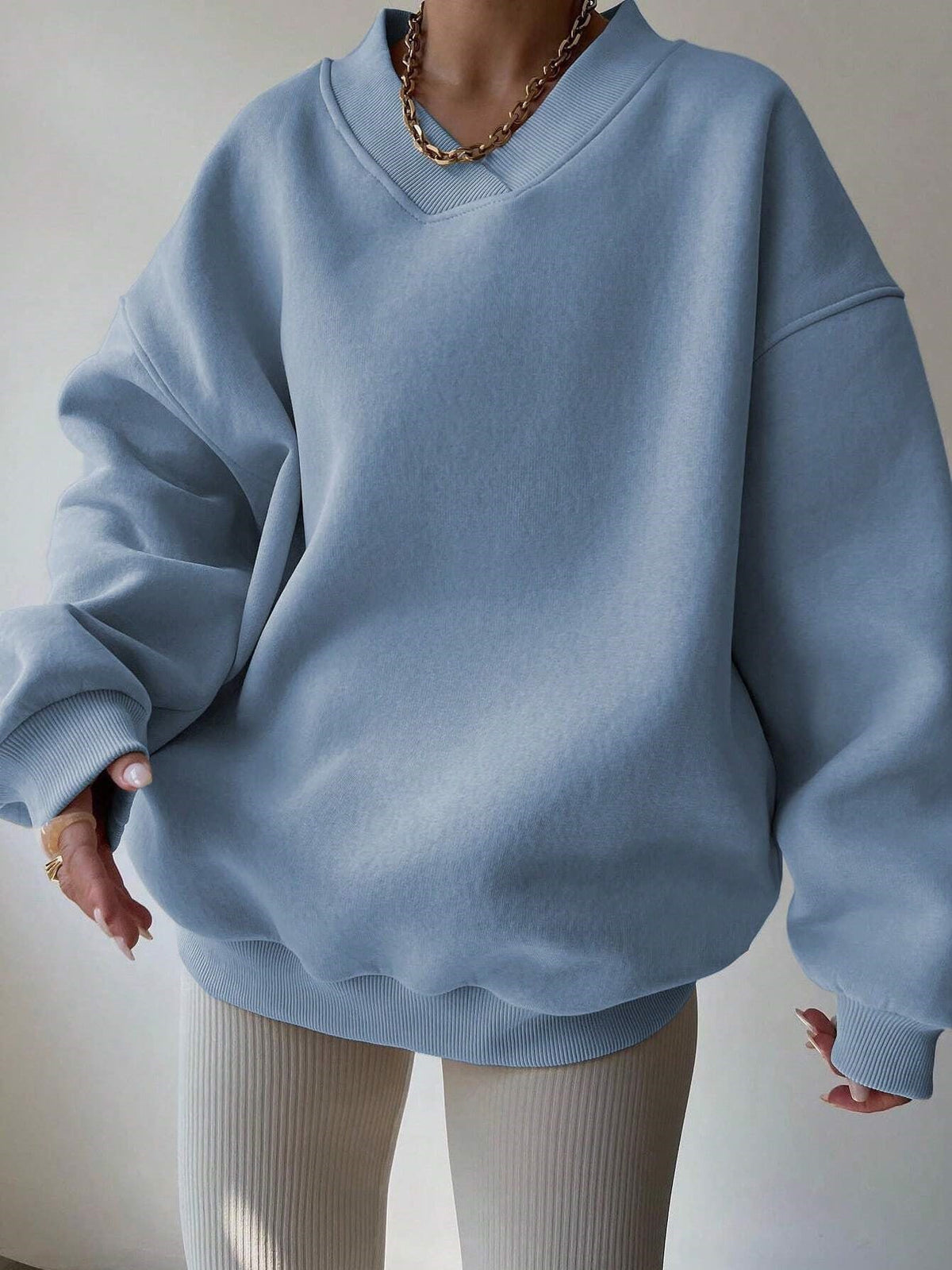 Sudadera oversize para mujer con cuello de pico y hombros caídos - pulóver informal para el día a día, el tiempo libre y un estilo moderno