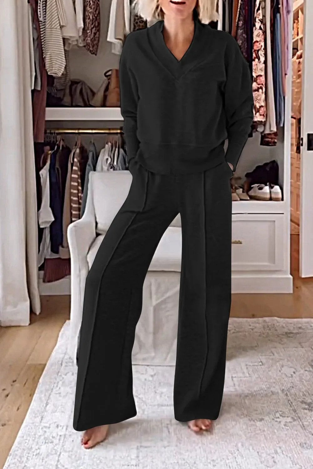 Women's Relaxed 2-Piece Set with V-Neck, Long-Sleeve Pullover and Wide-Leg Pants - Elegant Everyday Set for Leisure, Everyday Wear and Smart Casual Style