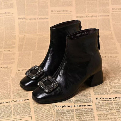 Dámské kotníkové boty se čtvercovou špičkou a ozdobným blokovým podpatkem – elegantní boty na podzim, zimu i stylové každodenní nošení